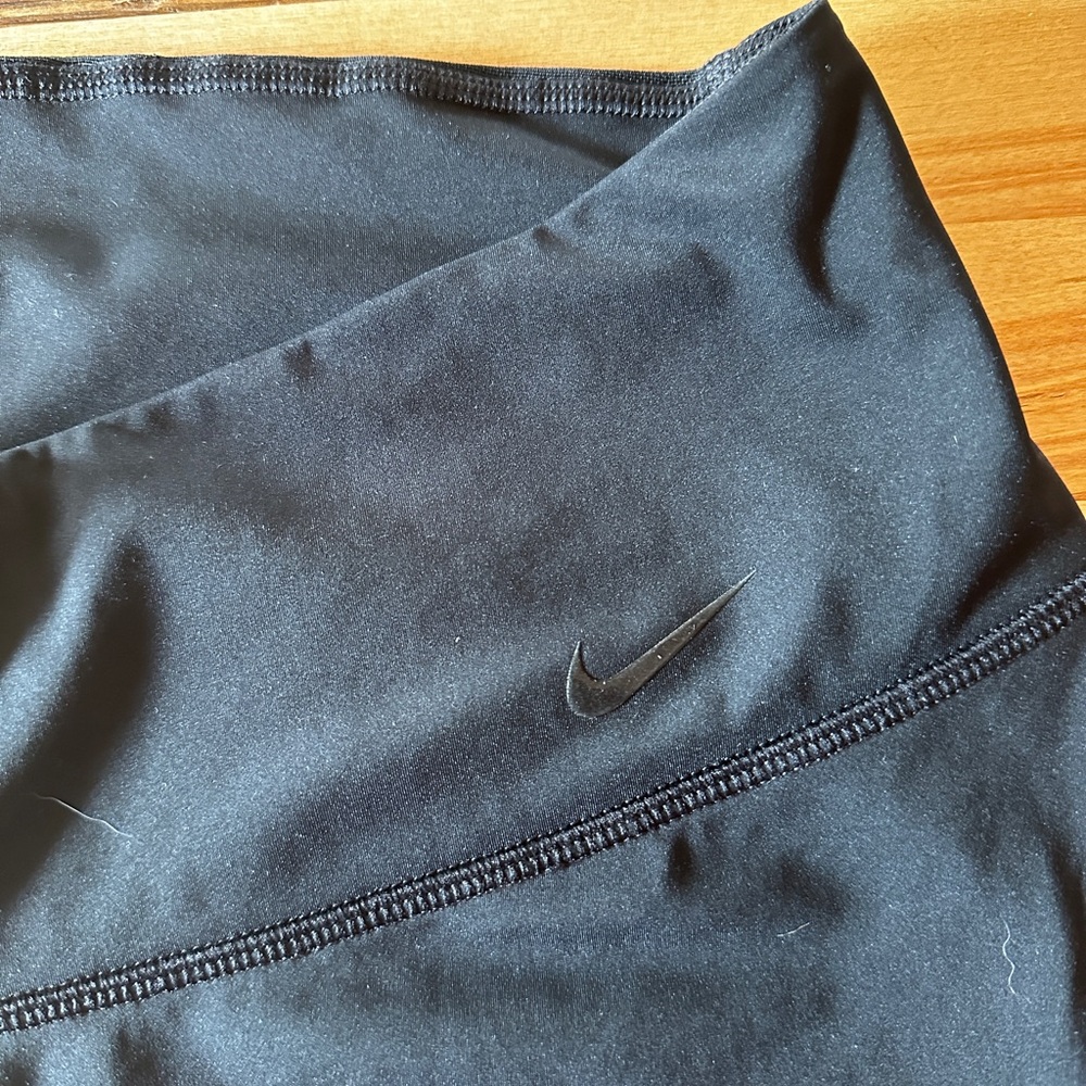 Leggings with mesh stripes